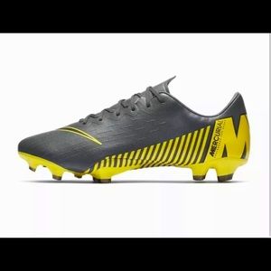 Nike Mercurial Vapor 12 PRO Soccer Cleats Mens 7.5
